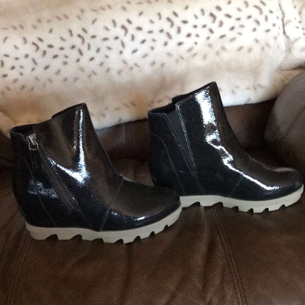 Sorel black patent booties